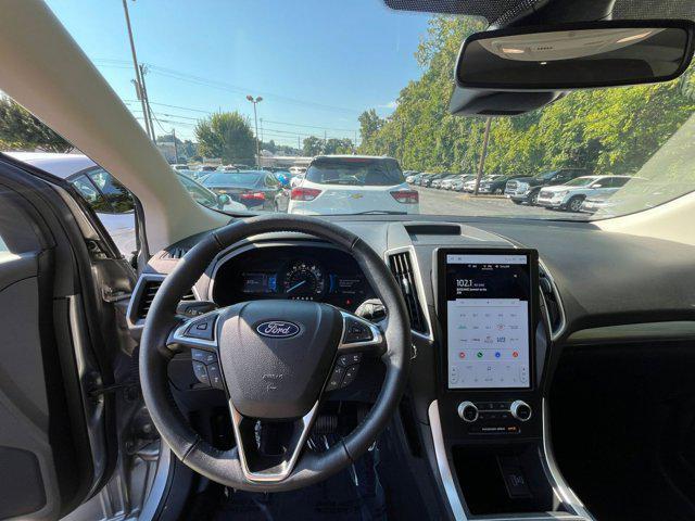 Photo of 2024 Iconic Silver Metallic Ford Edge