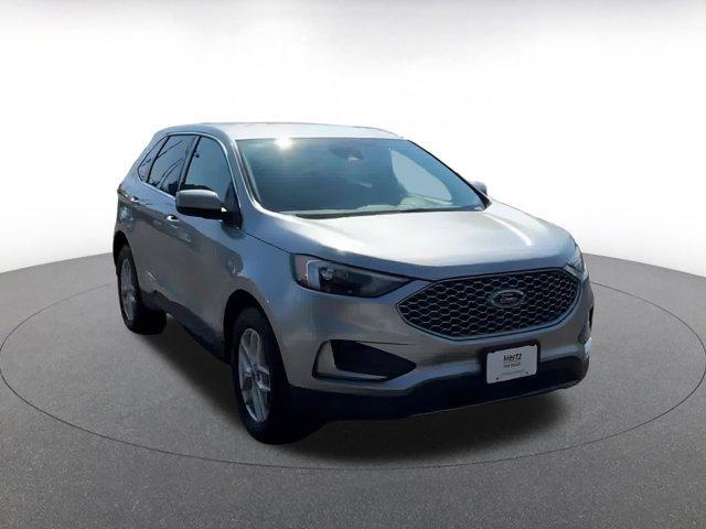 Photo of 2024 Iconic Silver Metallic Ford Edge
