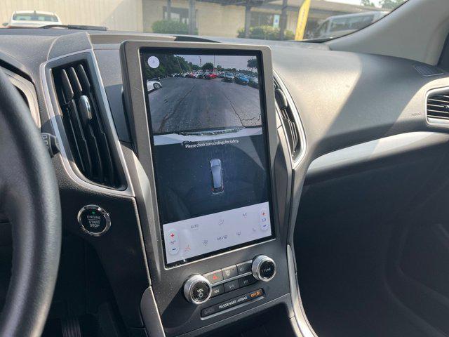 Photo of 2024 Iconic Silver Metallic Ford Edge