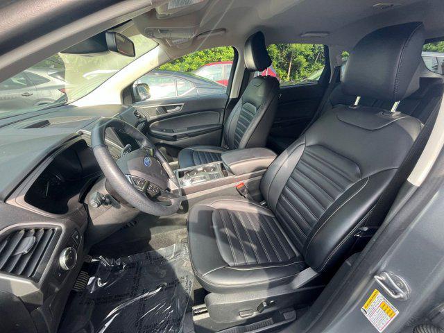 Photo of 2024 Iconic Silver Metallic Ford Edge