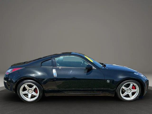 Photo of 2006 Magnetic Black Pearl Nissan 350Z