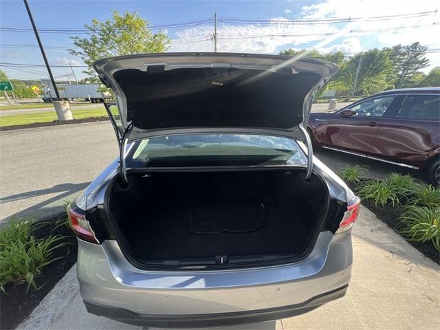 Photo of 2022 Ice Silver Metallic Subaru Legacy