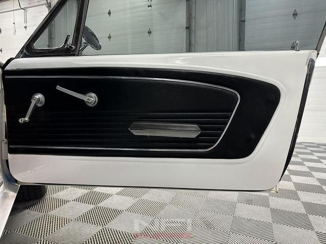 Photo of 1966 White Ford Mustang