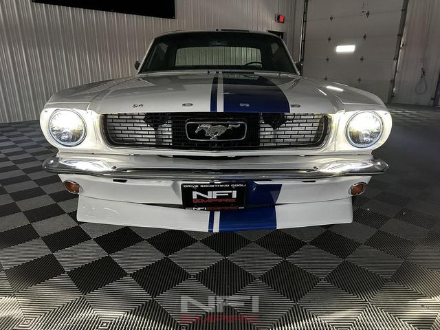 Photo of 1966 White Ford Mustang
