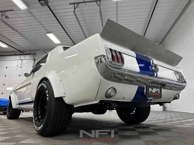 Photo of 1966 White Ford Mustang