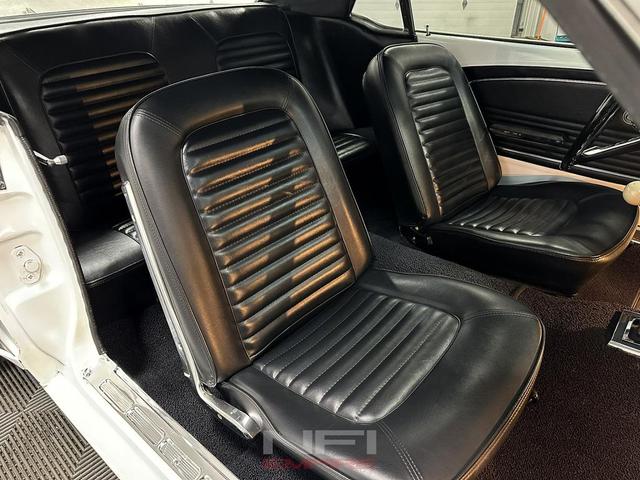 Photo of 1966 White Ford Mustang