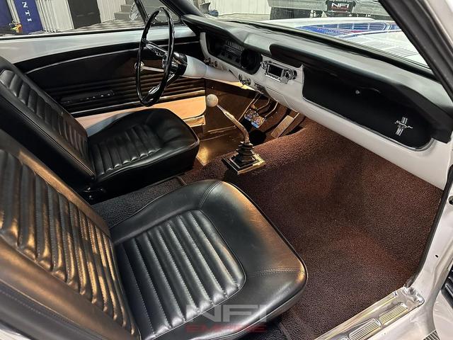 Photo of 1966 White Ford Mustang