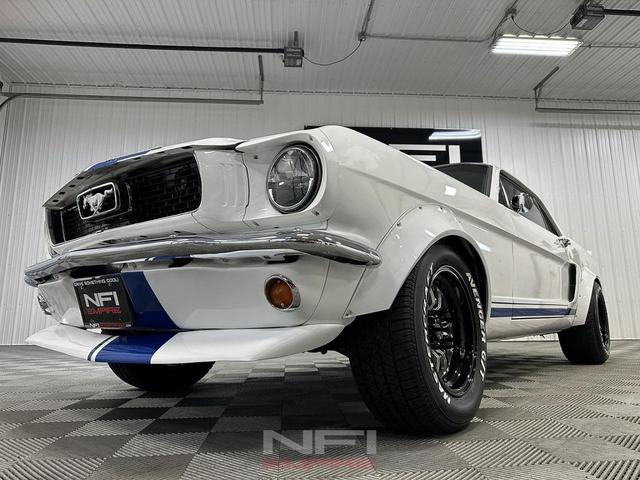 Photo of 1966 White Ford Mustang