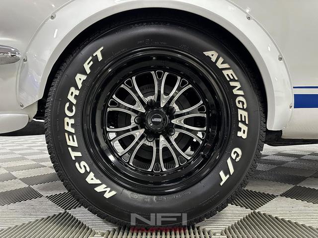 Photo of 1966 White Ford Mustang