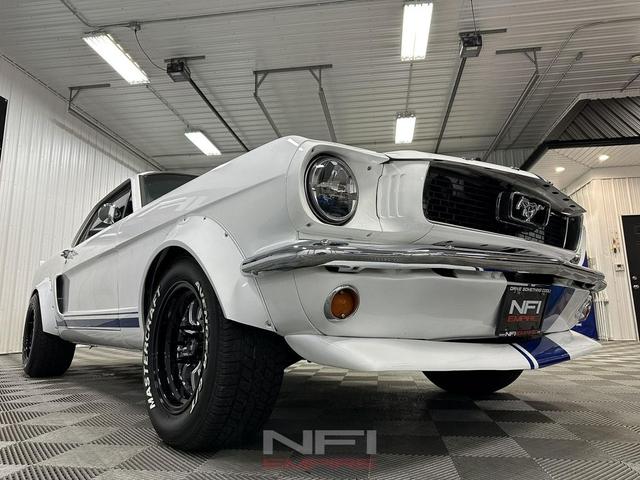 Photo of 1966 White Ford Mustang
