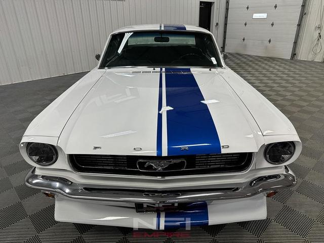 Photo of 1966 White Ford Mustang