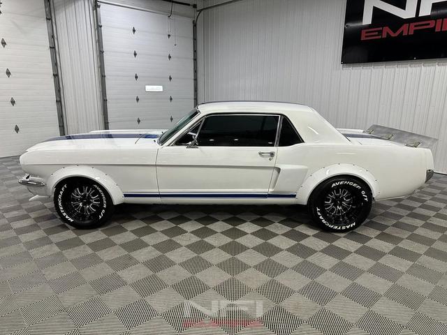 Photo of 1966 White Ford Mustang