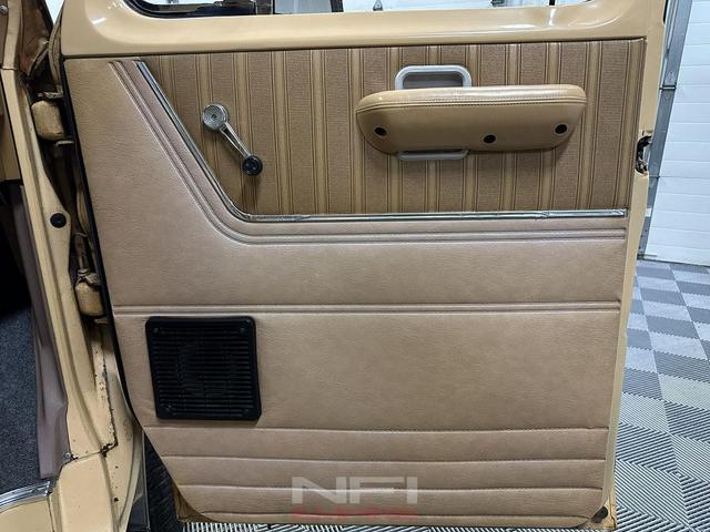 Photo of 1977 Beige Ford Van
