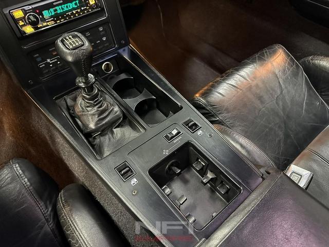 Photo of 1989 White Chevrolet Corvette
