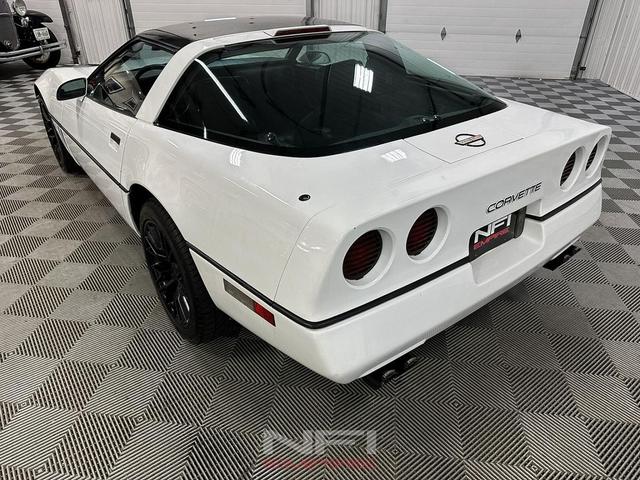 Photo of 1989 White Chevrolet Corvette