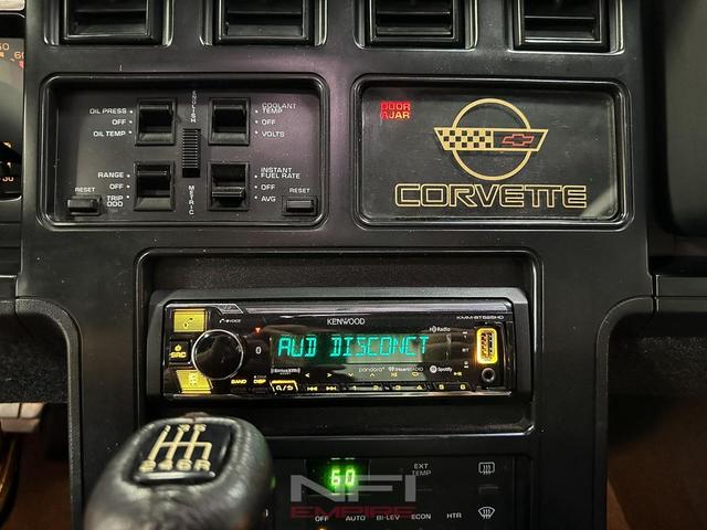 Photo of 1989 White Chevrolet Corvette