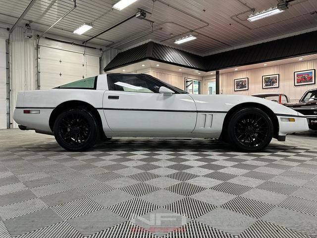 Photo of 1989 White Chevrolet Corvette