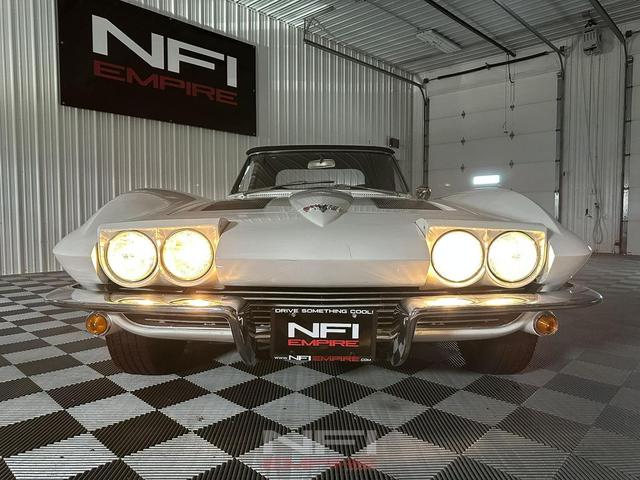 Photo of 1963 White Chevrolet Corvette