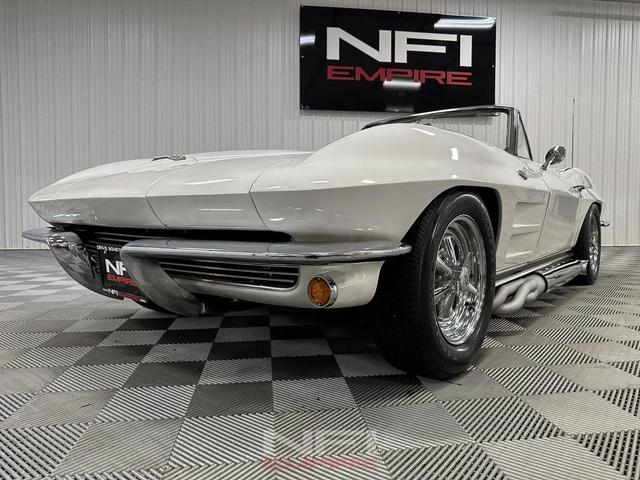Photo of 1963 White Chevrolet Corvette