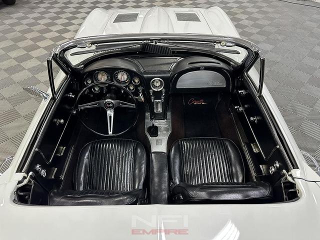 Photo of 1963 White Chevrolet Corvette