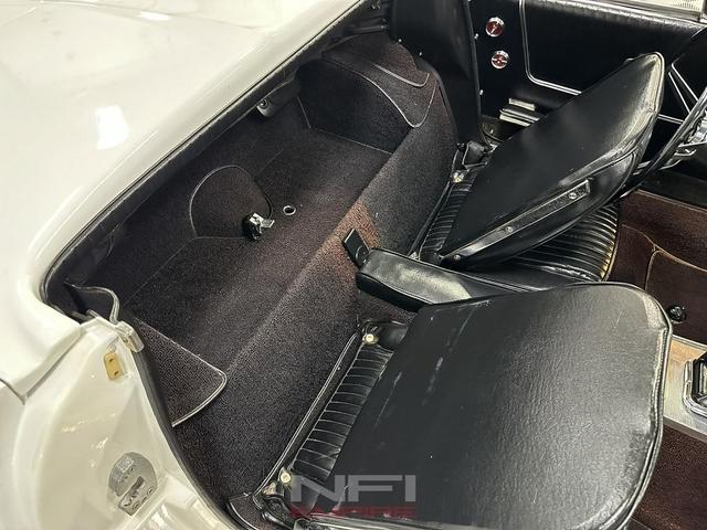 Photo of 1963 White Chevrolet Corvette