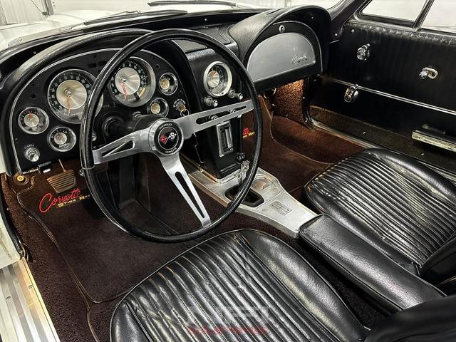 Photo of 1963 White Chevrolet Corvette