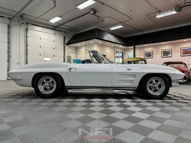 Photo of 1963 White Chevrolet Corvette