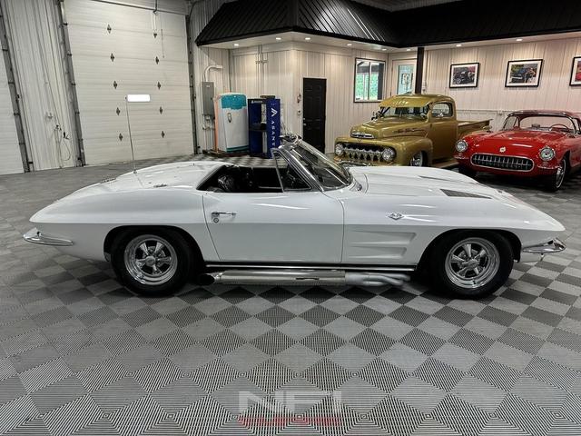 Photo of 1963 White Chevrolet Corvette
