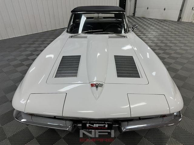 Photo of 1963 White Chevrolet Corvette