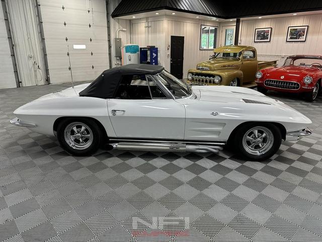 Photo of 1963 White Chevrolet Corvette