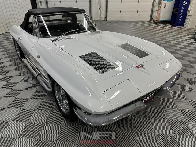 Photo of 1963 White Chevrolet Corvette