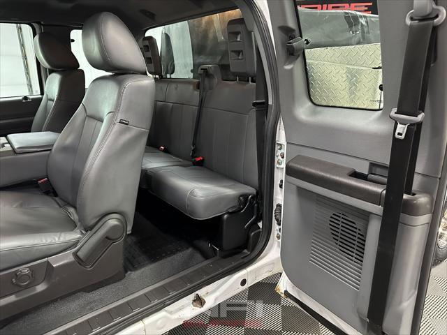 Photo of 2014 Oxford White Ford F-350