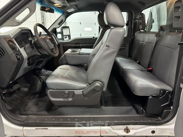 Photo of 2014 Oxford White Ford F-350