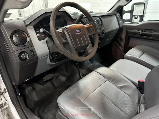 Photo of 2014 Oxford White Ford F-350