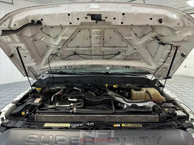 Photo of 2014 Oxford White Ford F-350