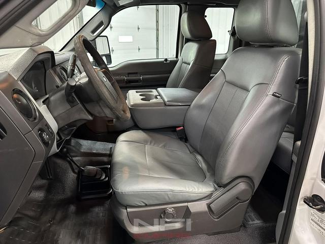 Photo of 2014 Oxford White Ford F-350