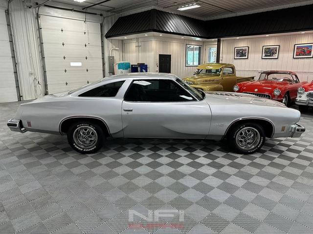 Photo of 1975 Silver Oldsmobile Cutlass