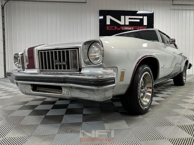 Photo of 1975 Silver Oldsmobile Cutlass
