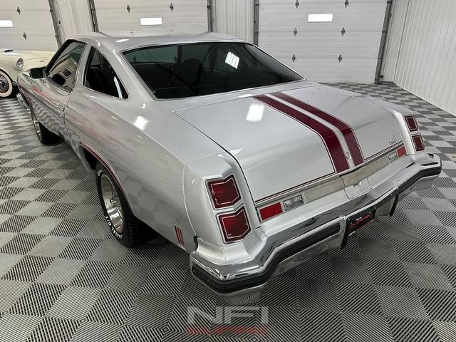 Photo of 1975 Silver Oldsmobile Cutlass