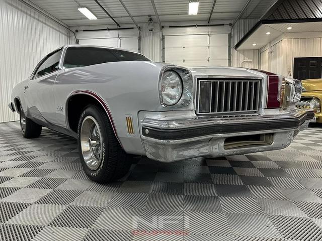 Photo of 1975 Silver Oldsmobile Cutlass