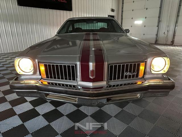 Photo of 1975 Silver Oldsmobile Cutlass