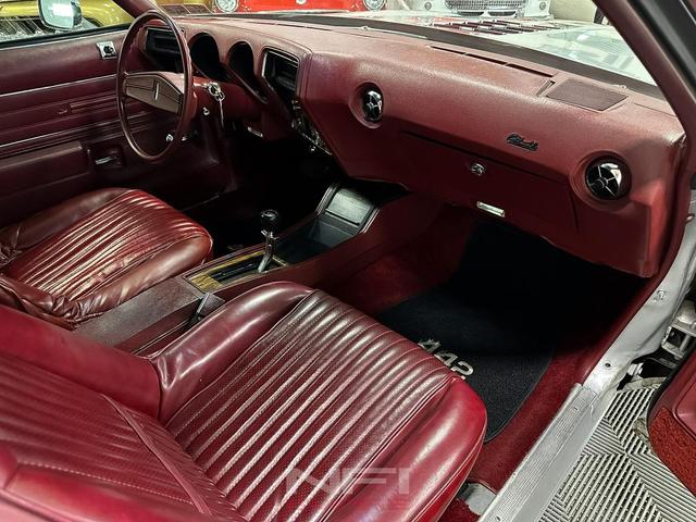 Photo of 1975 Silver Oldsmobile Cutlass