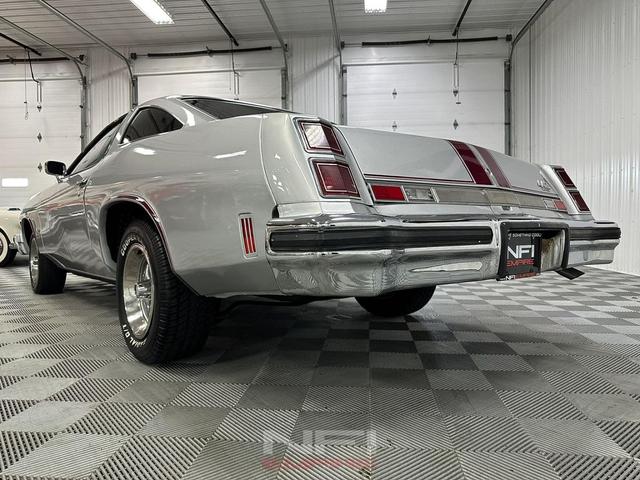 Photo of 1975 Silver Oldsmobile Cutlass