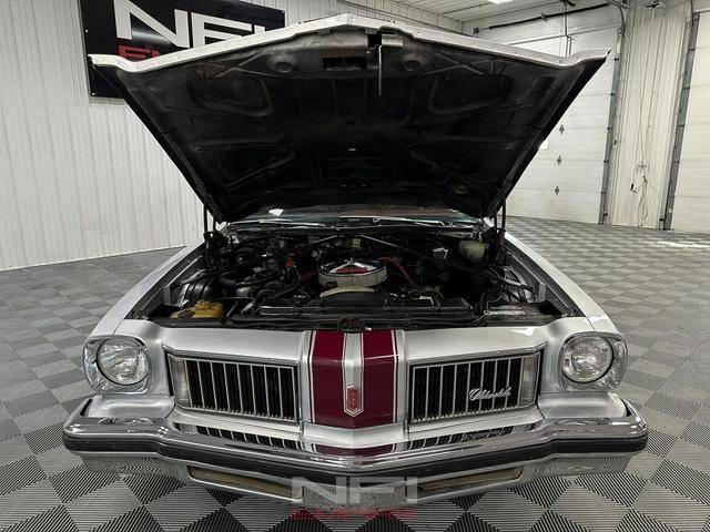 Photo of 1975 Silver Oldsmobile Cutlass