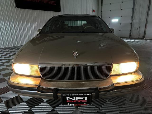 Photo of 1993 Beige Buick Roadmaster