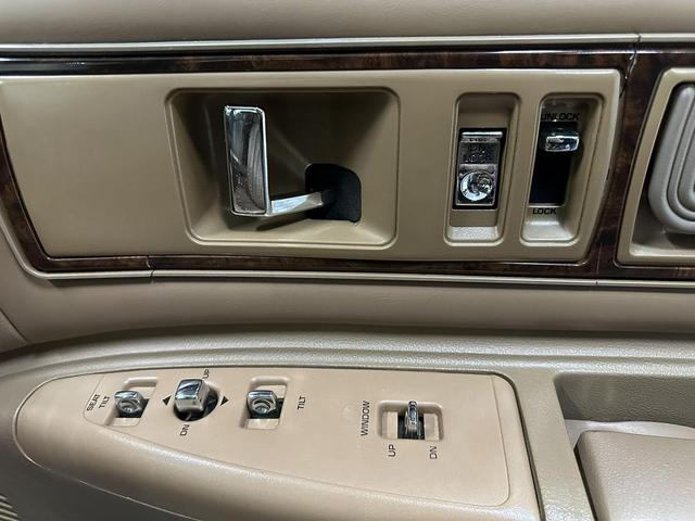 Photo of 1993 Beige Buick Roadmaster