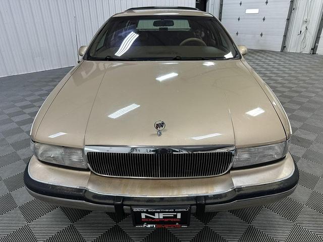 Photo of 1993 Beige Buick Roadmaster