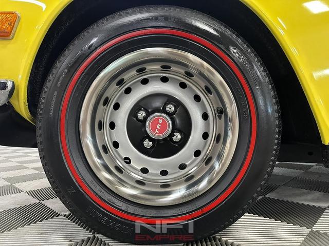 Photo of 1972 Yellow Triumph TR6