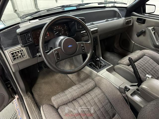 Photo of 1988 Gray Ford Mustang