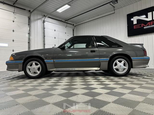 Photo of 1988 Gray Ford Mustang